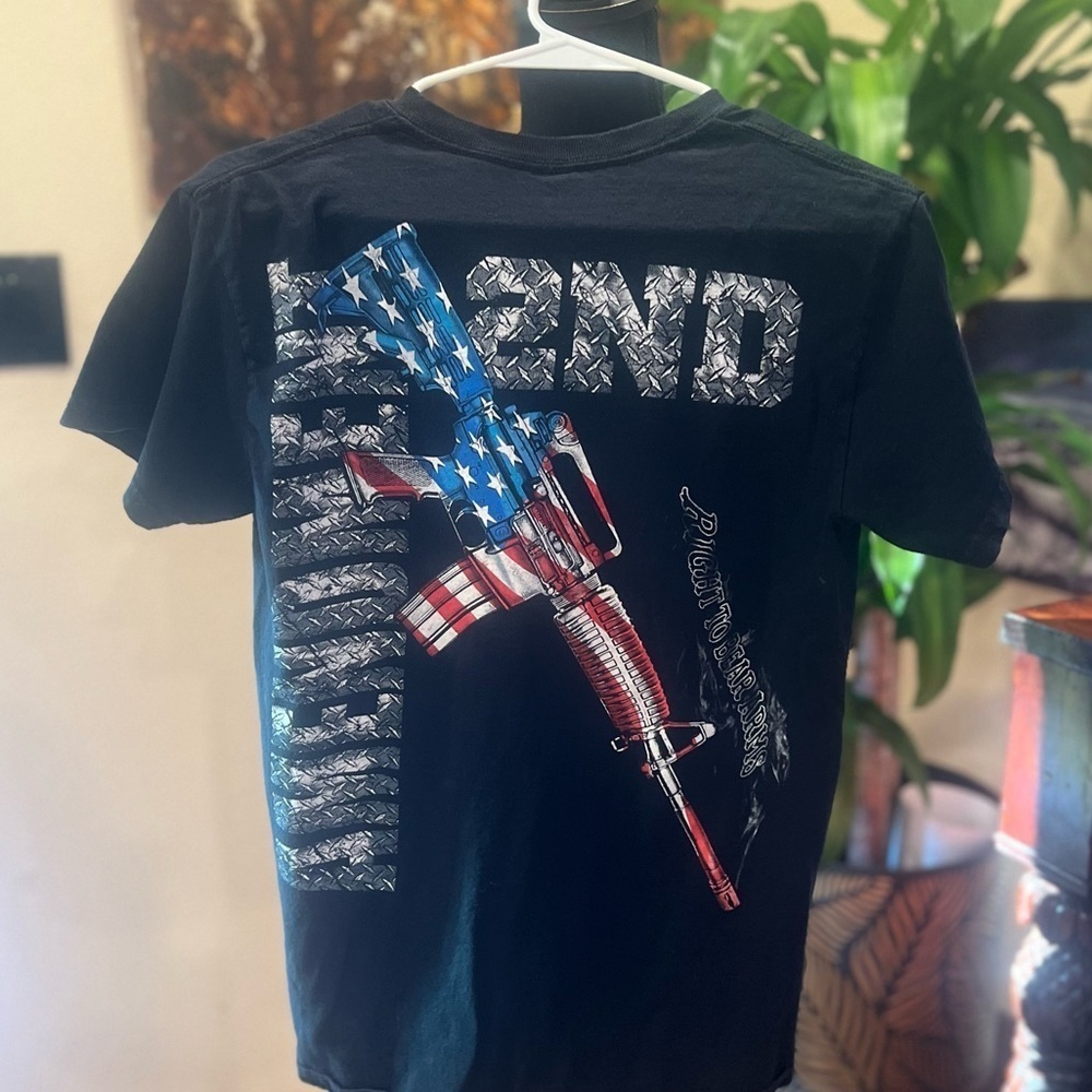 2nd Amendment t-shirt size small in GUC